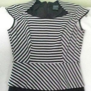 Gabby Skye Capped-Sleeve Dress